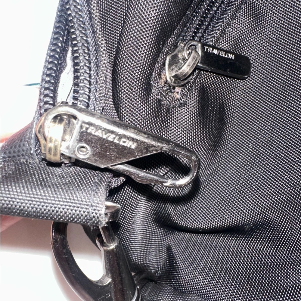 Travelon Anti-Theft Metro Crossbody Bag Black RFID 43414 - Picture 13 of 16